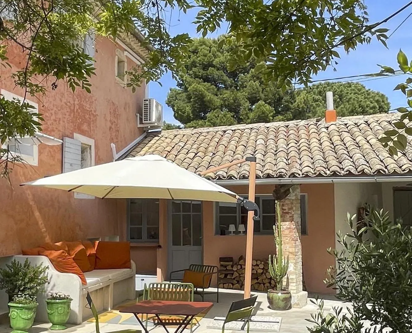 Maison D'Hotes Kazaart Robion en Luberon 0*,  France